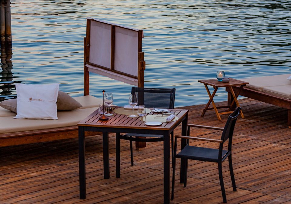 cena-ai-deck-sul-mare-giardino-eden-ischia